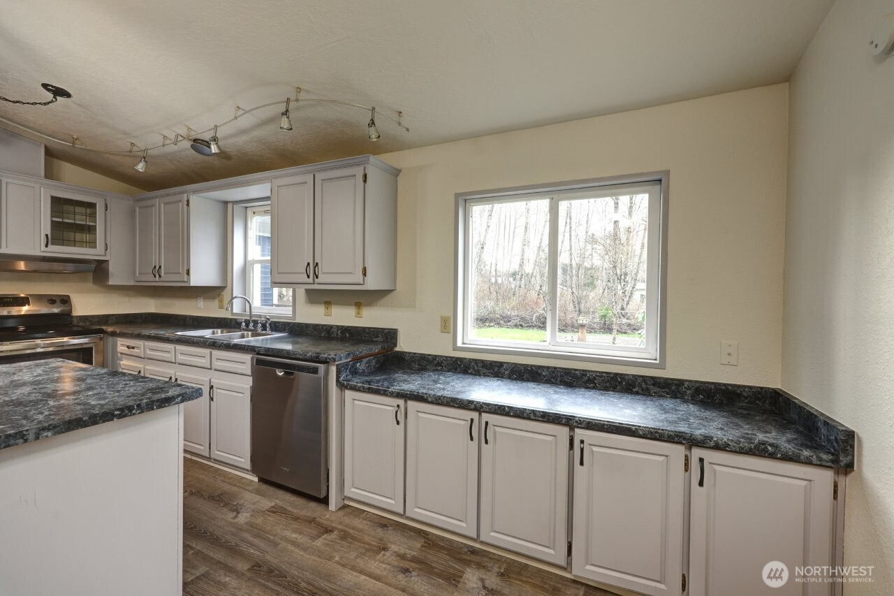 10606 Pacific Way Property Photo 17