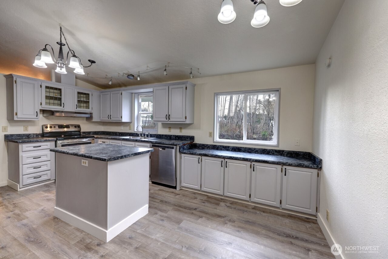 10606 Pacific Way Property Photo 21