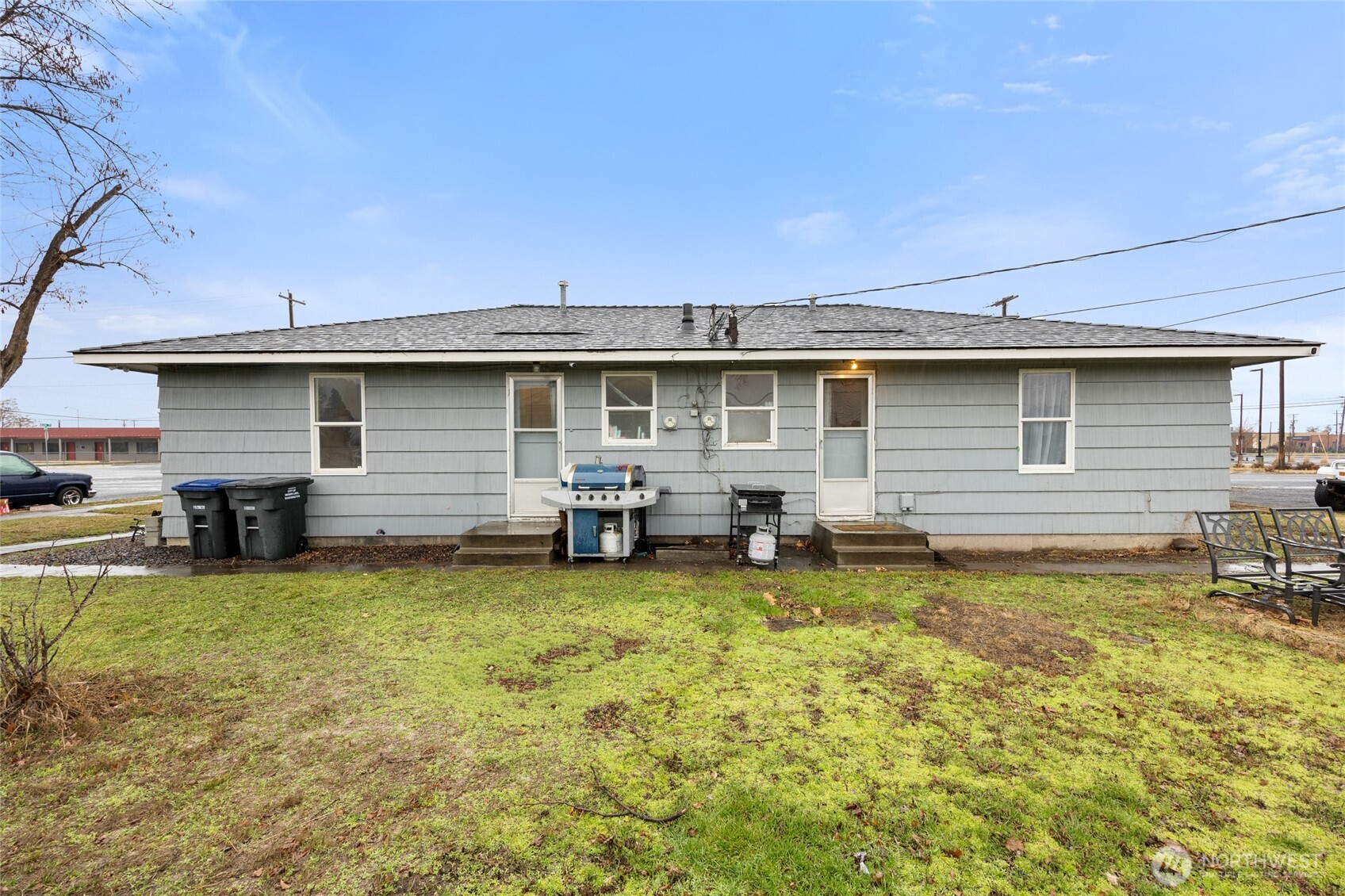 501 S Ash St Property Photo 4