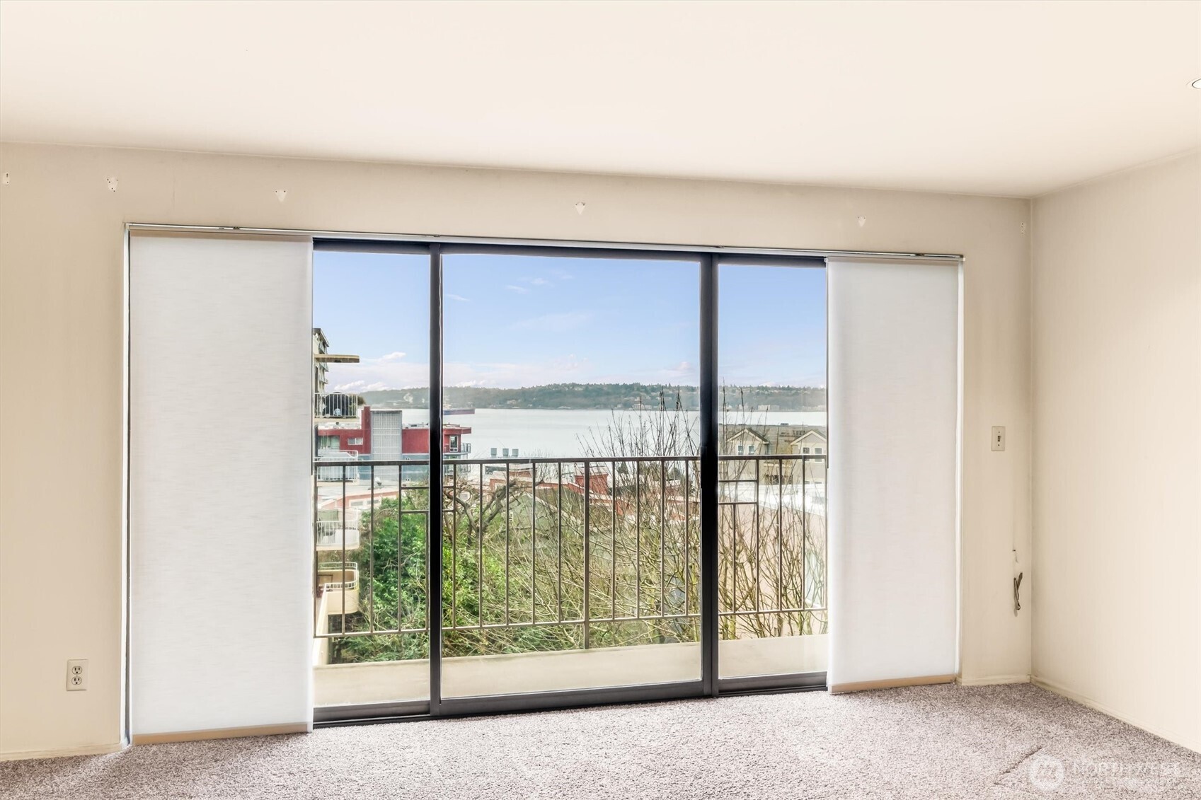 505 W Roy Street 304 Property Photo 6