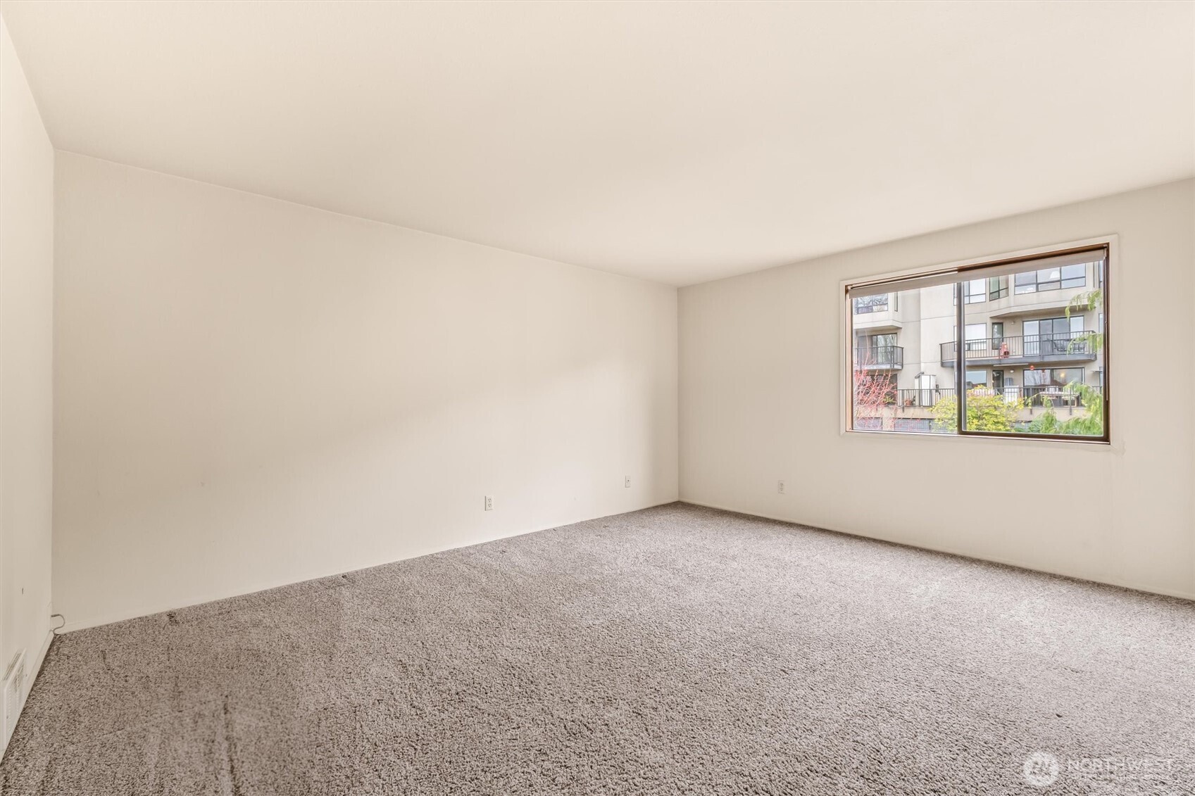 505 W Roy Street 304 Property Photo 16