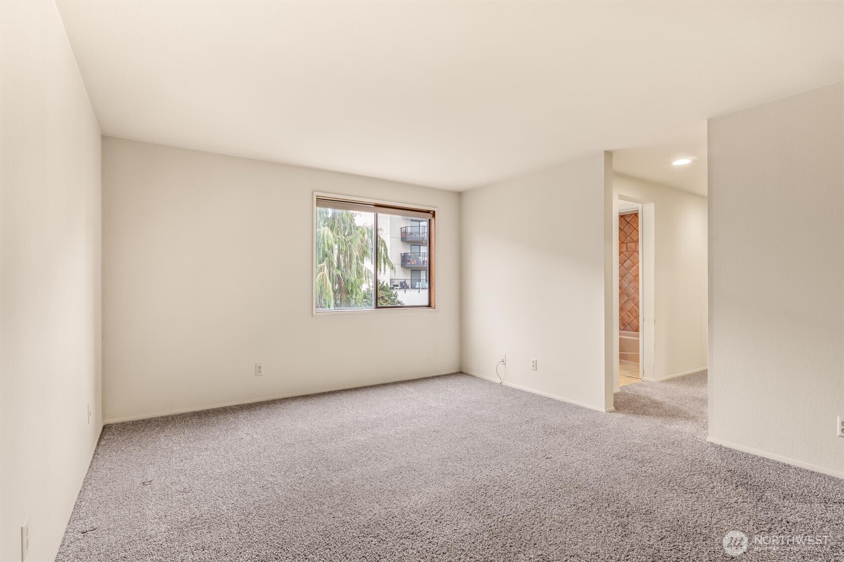 505 W Roy Street 304 Property Photo 17
