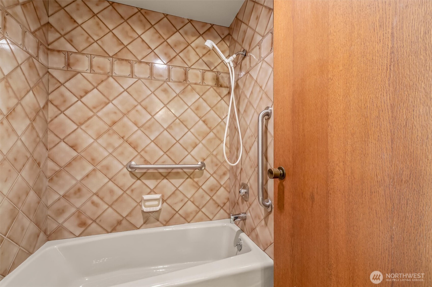 505 W Roy Street 304 Property Photo 19