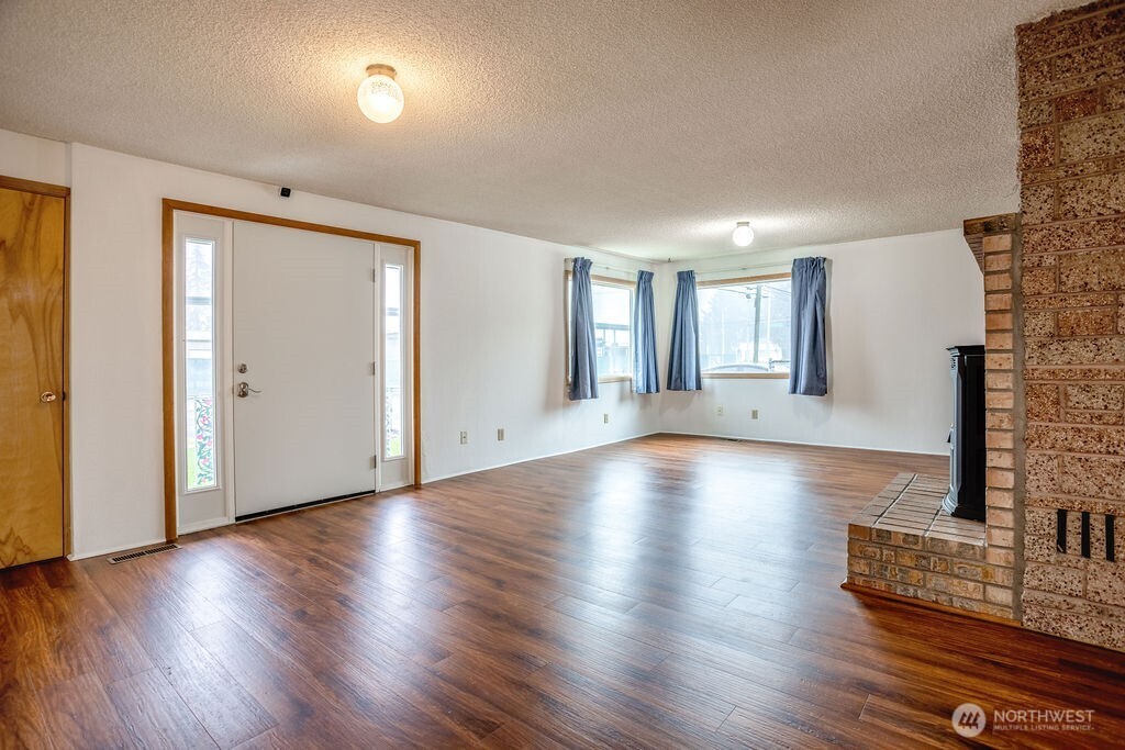2209 42nd Avenue Property Photo 2