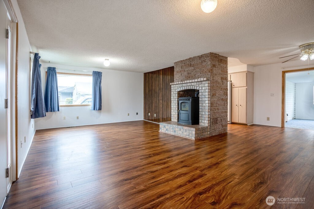 2209 42nd Avenue Property Photo 3