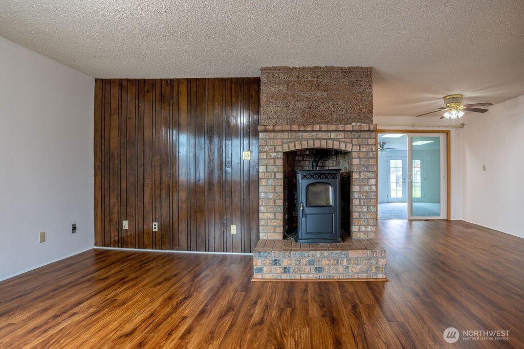 2209 42nd Avenue Property Photo 4