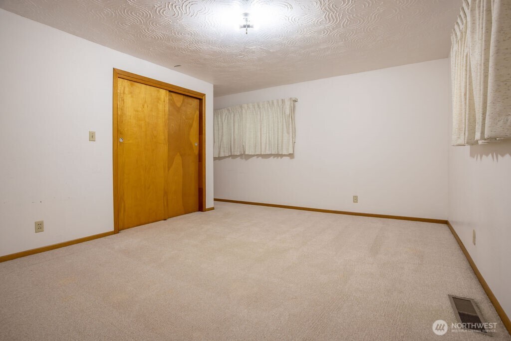 2209 42nd Avenue Property Photo 8