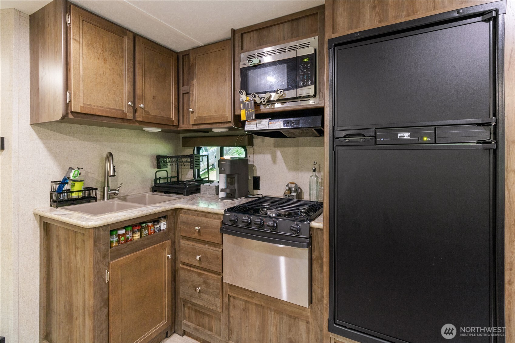 11 N Kitsap Place Property Photo 4