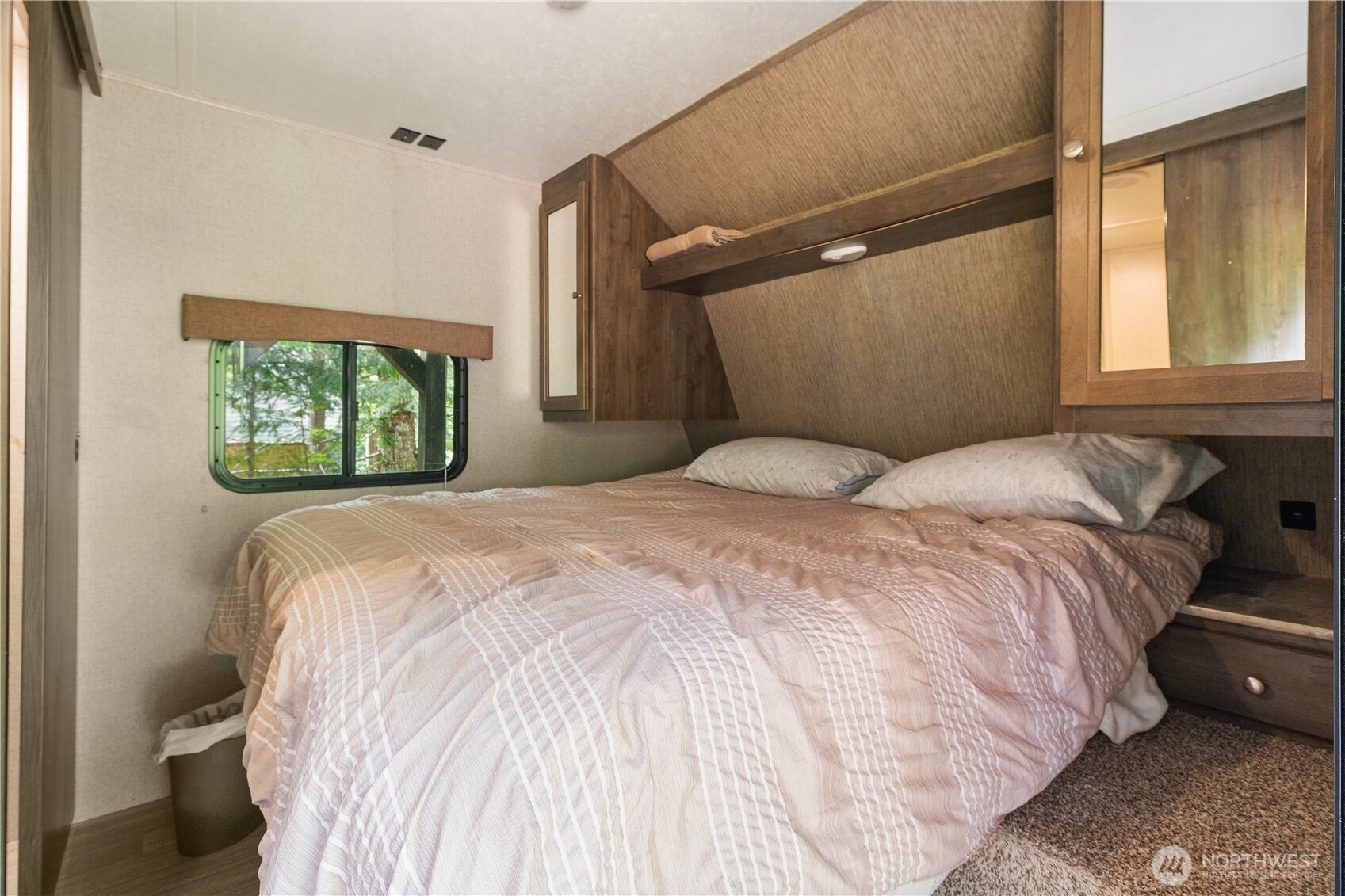 11 N Kitsap Place Property Photo 8