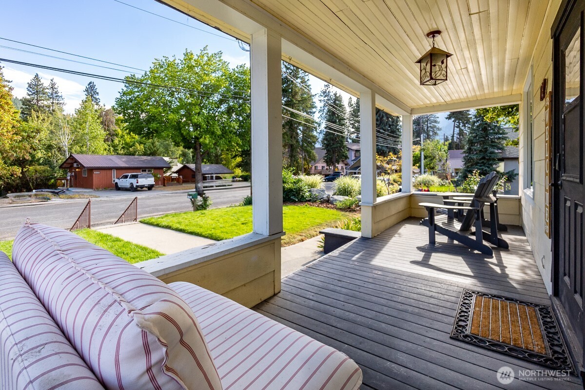 1112 Commercial Street Property Photo 7
