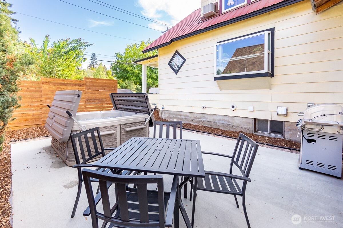 1112 Commercial Street Property Photo 12