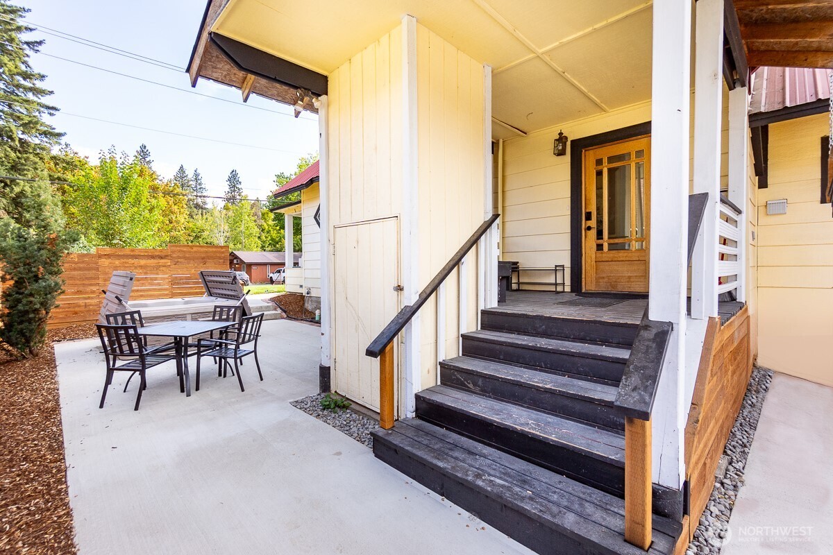 1112 Commercial Street Property Photo 13