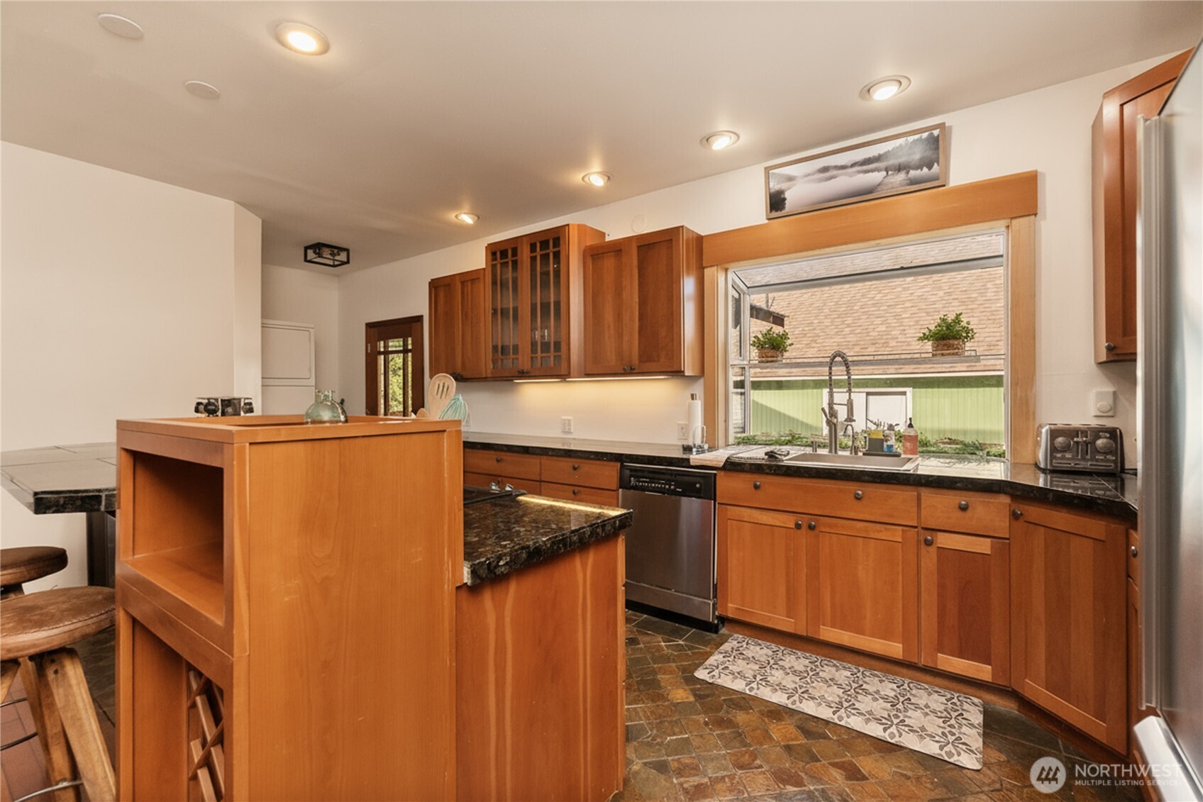 1112 Commercial Street Property Photo 18