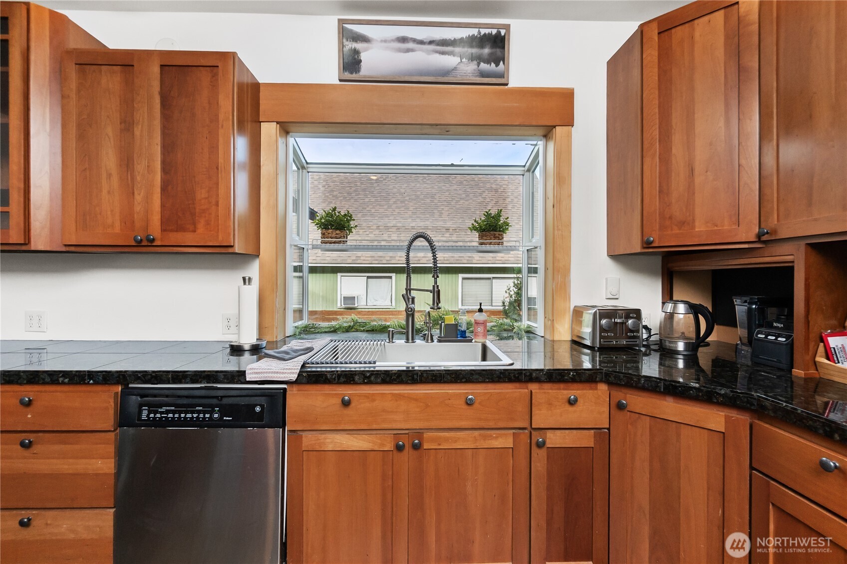 1112 Commercial Street Property Photo 19