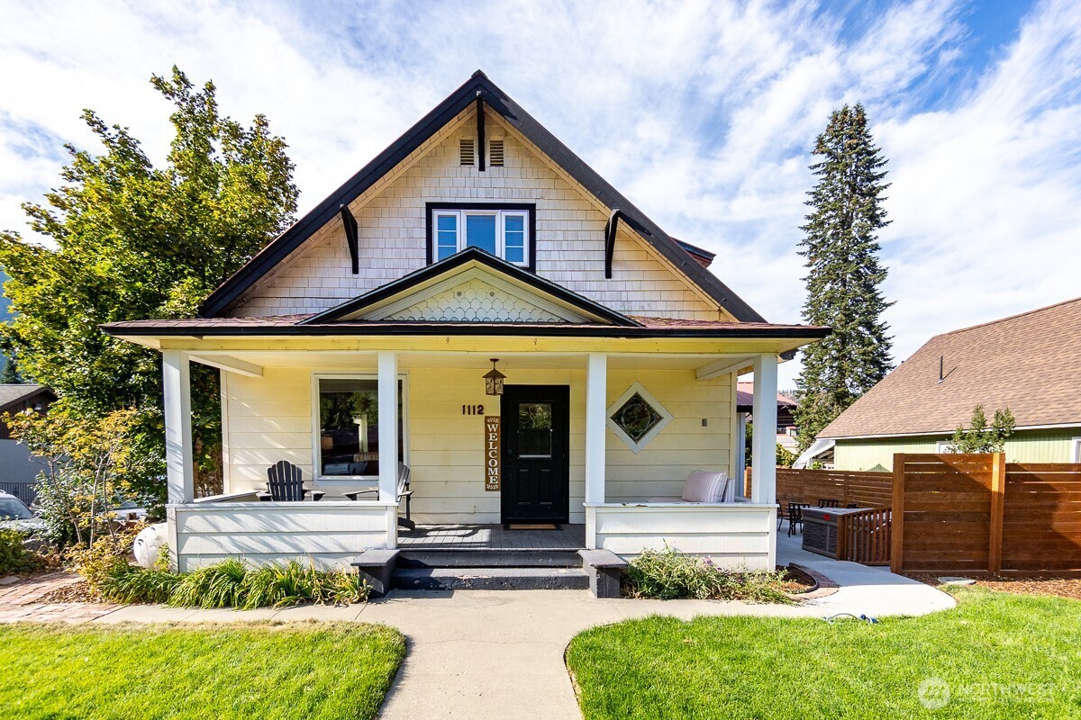 1112 Commercial Street Property Photo 1