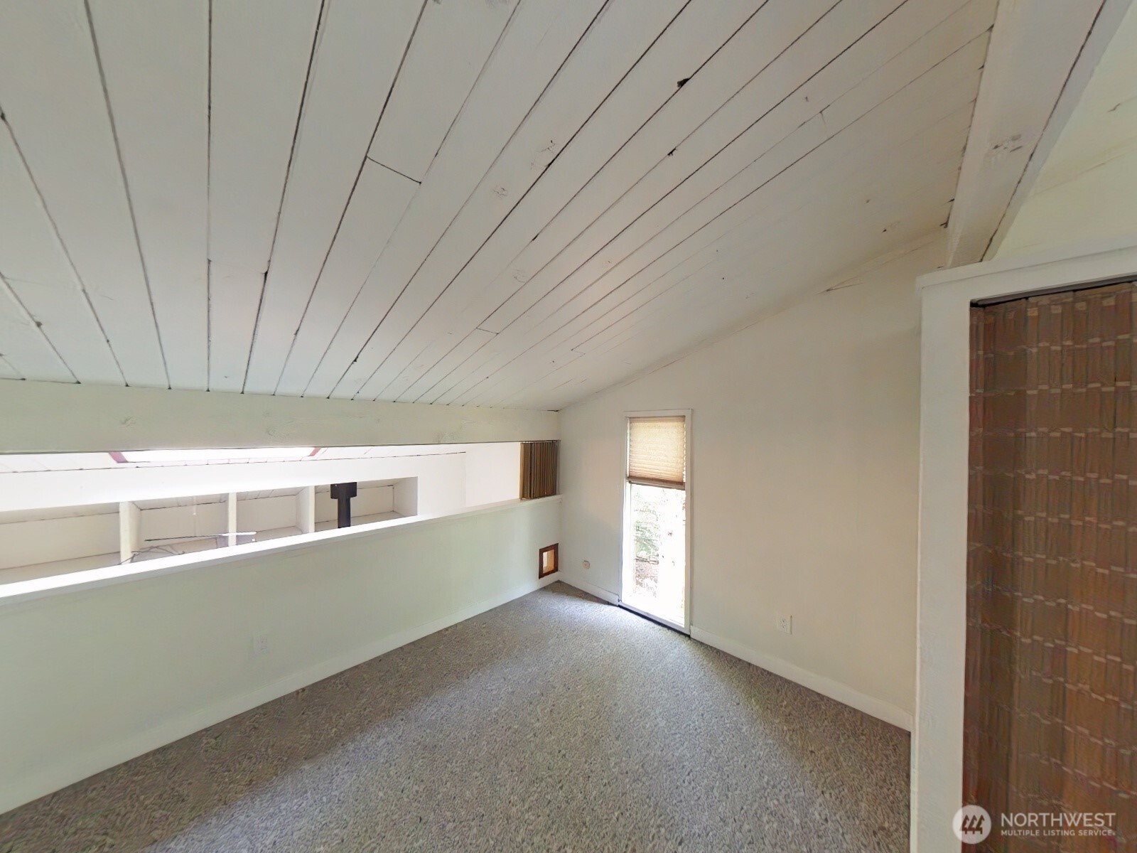 713 E Pointes Drive Property Photo 16