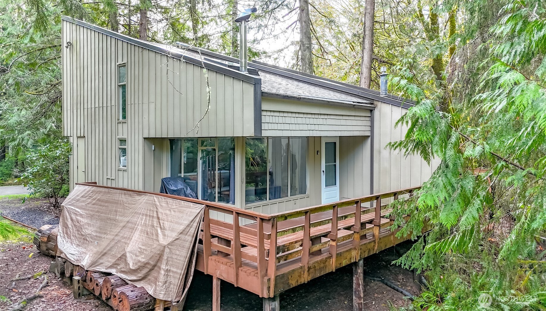 713 E Pointes Drive Property Photo 20