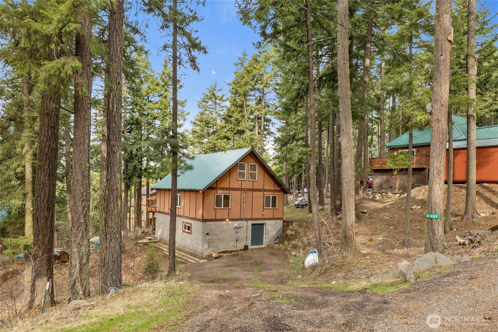 1051 Highland Loop Property Photo 4