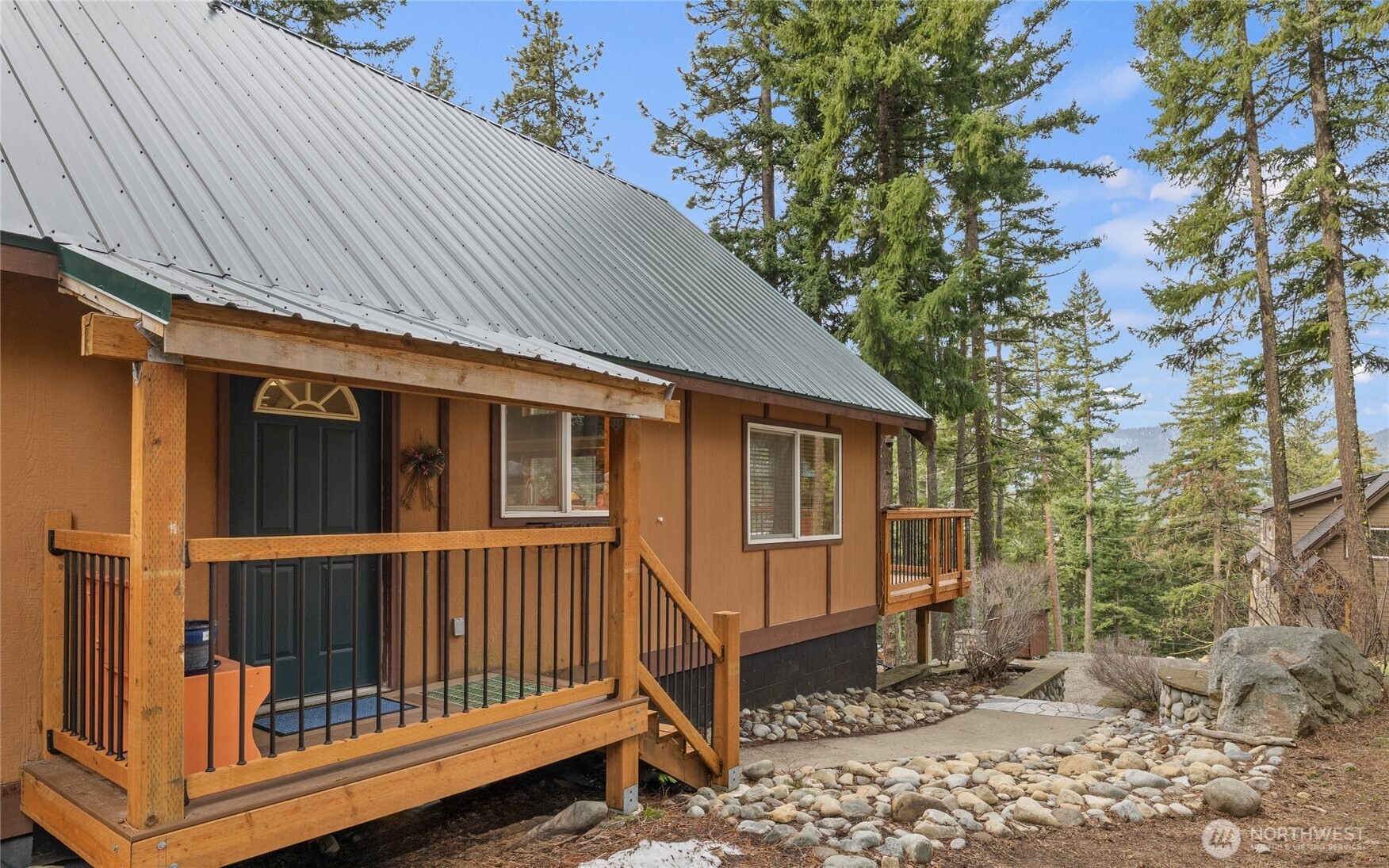 1051 Highland Loop Property Photo 5