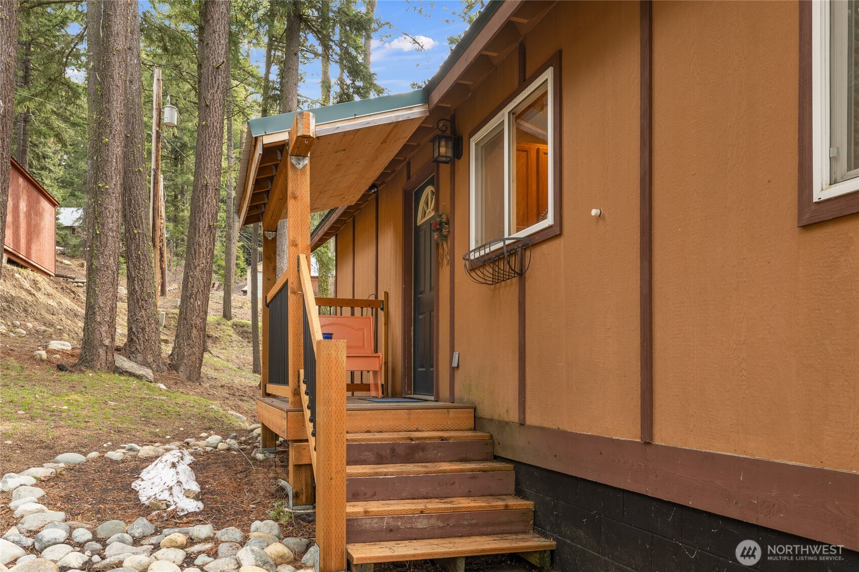 1051 Highland Loop Property Photo 6
