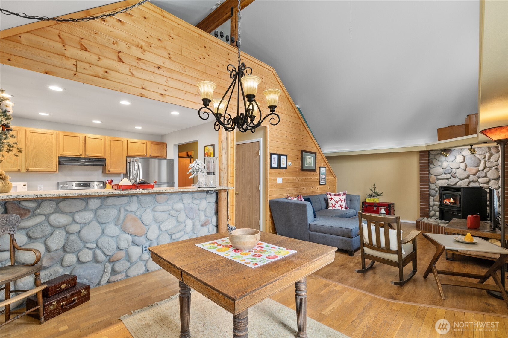 1051 Highland Loop Property Photo 11