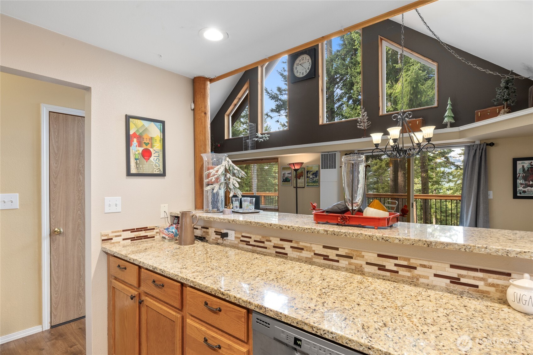 1051 Highland Loop Property Photo 12