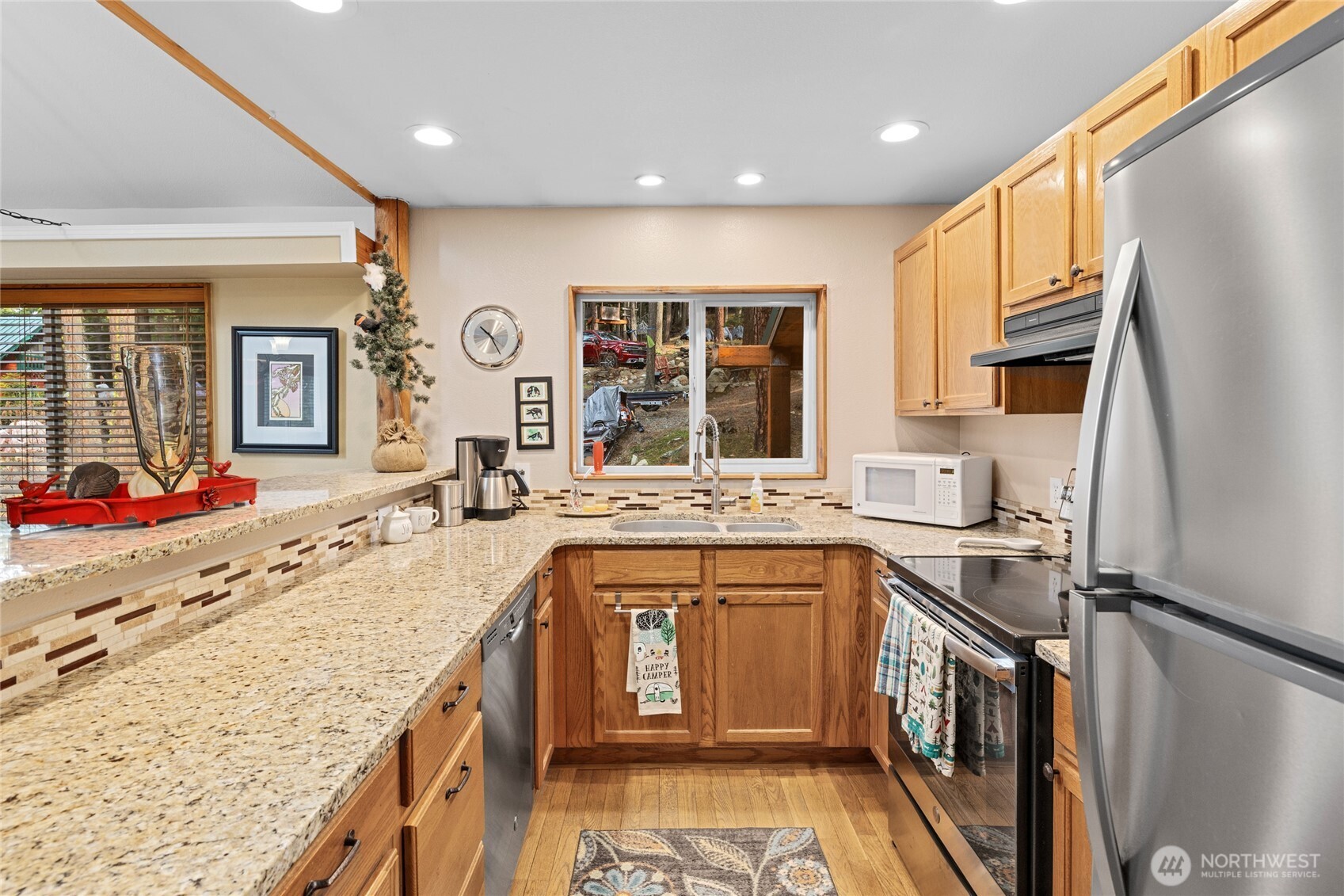 1051 Highland Loop Property Photo 13