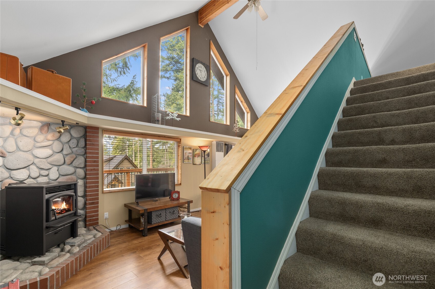 1051 Highland Loop Property Photo 19