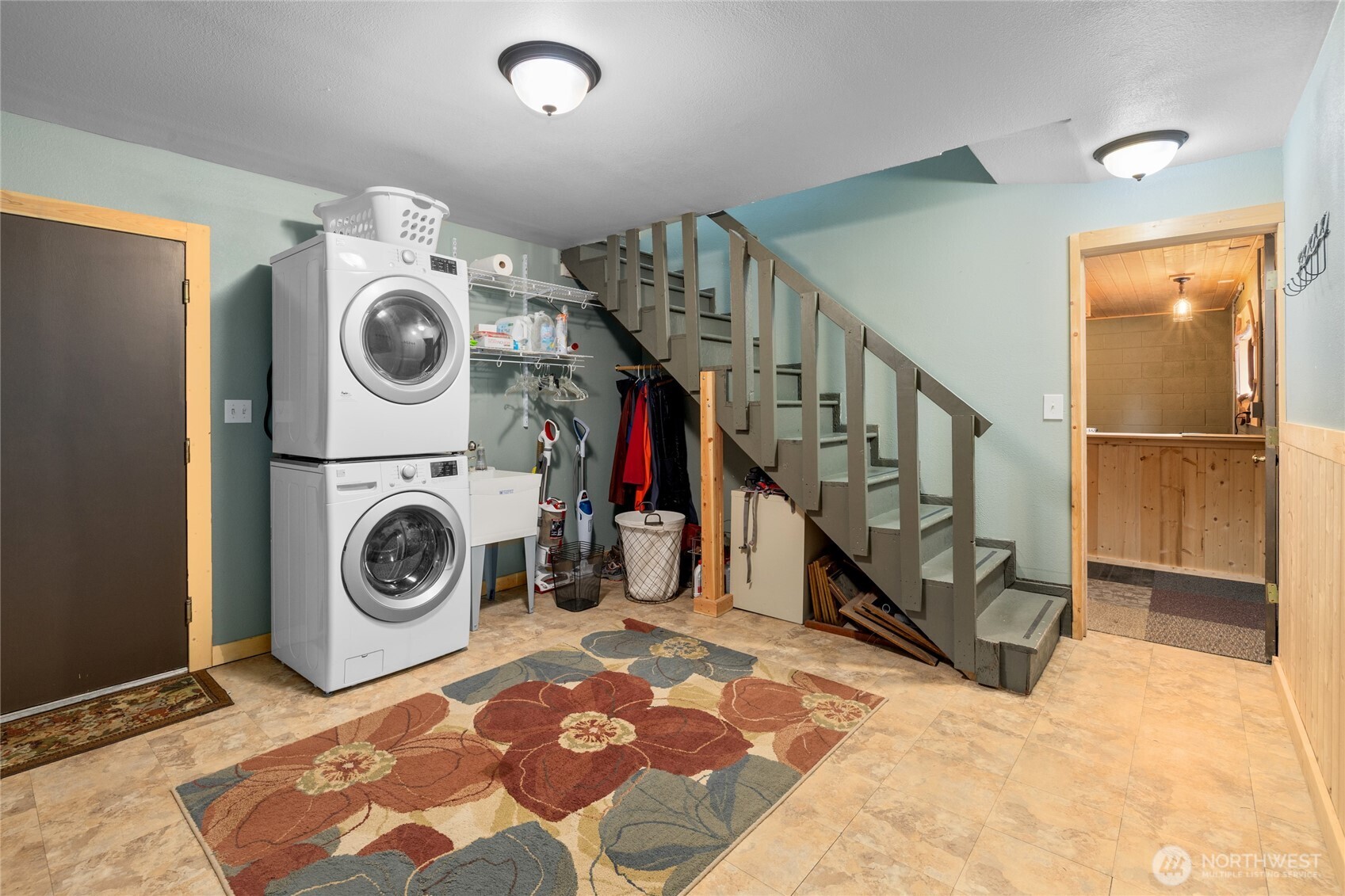 1051 Highland Loop Property Photo 24