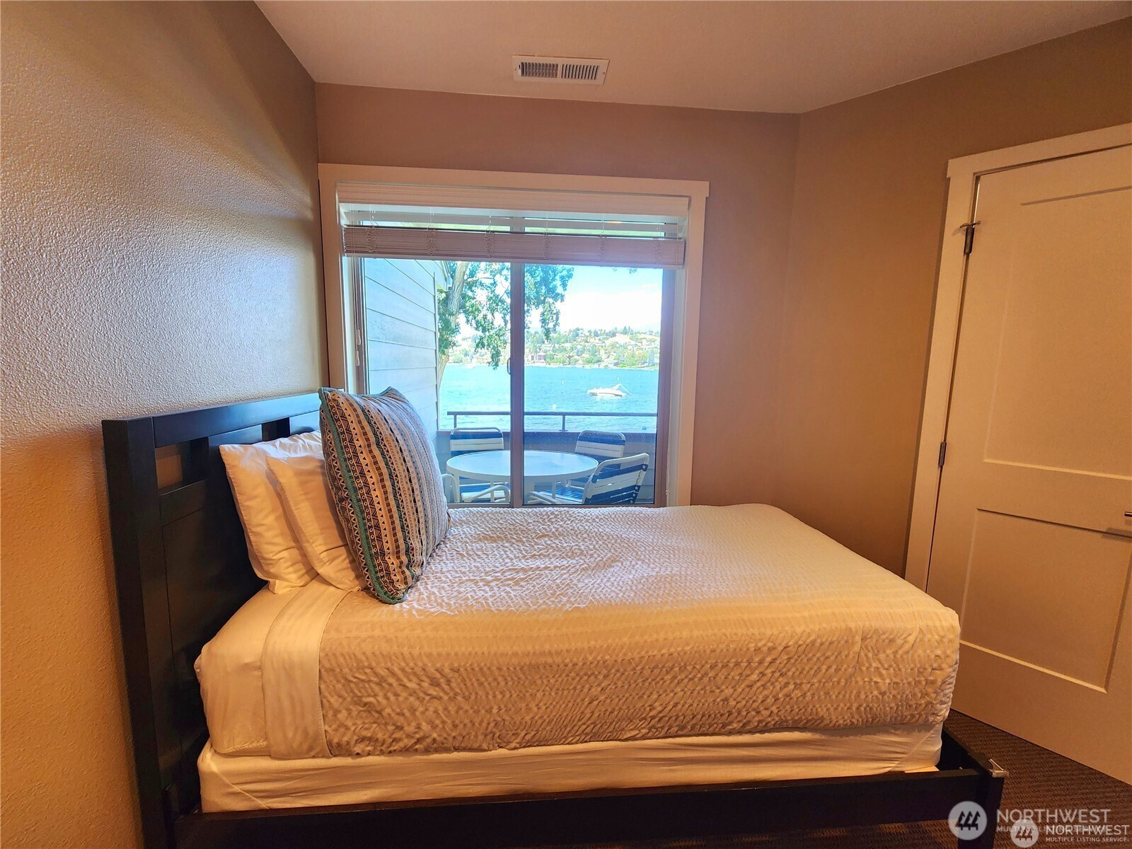 1 Beach 573-b Property Photo 17