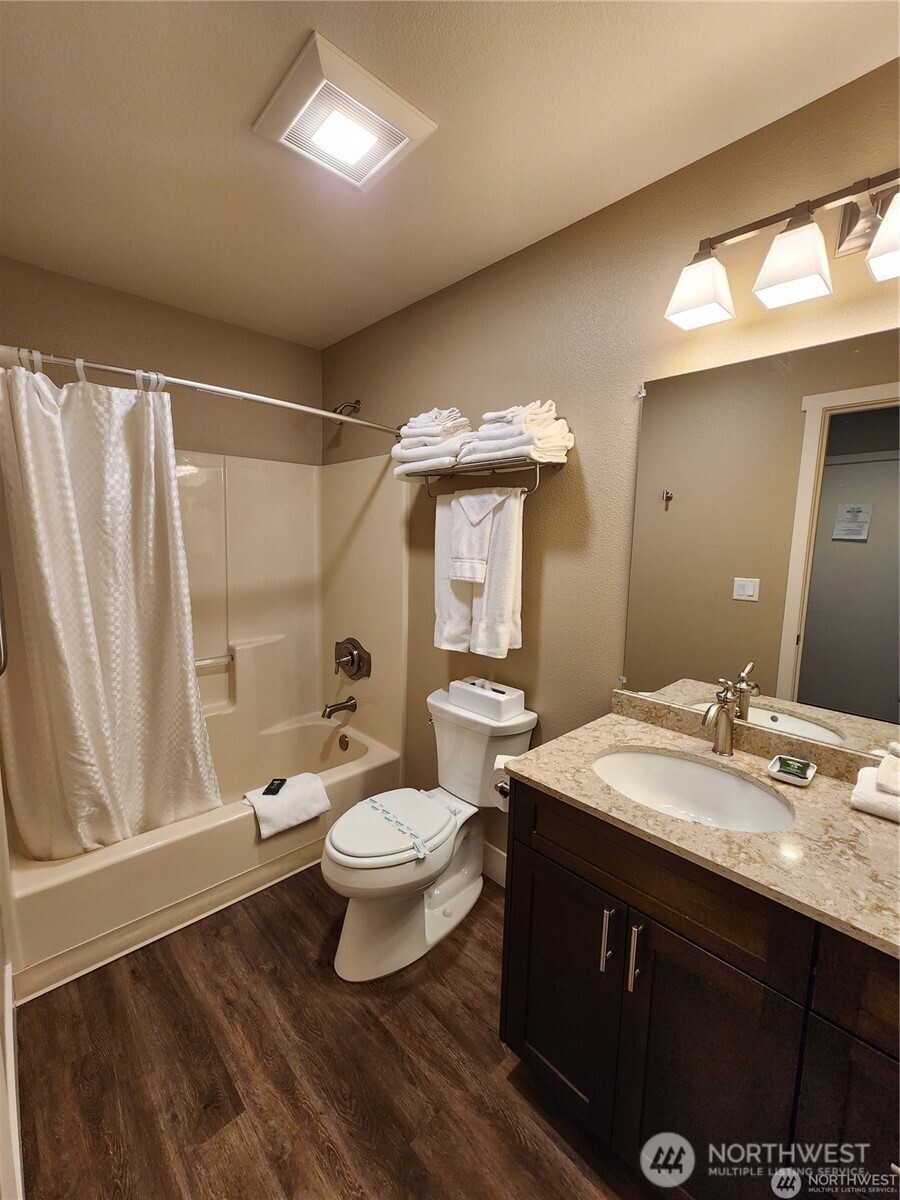 1 Lakeside 708-l Property Photo 13