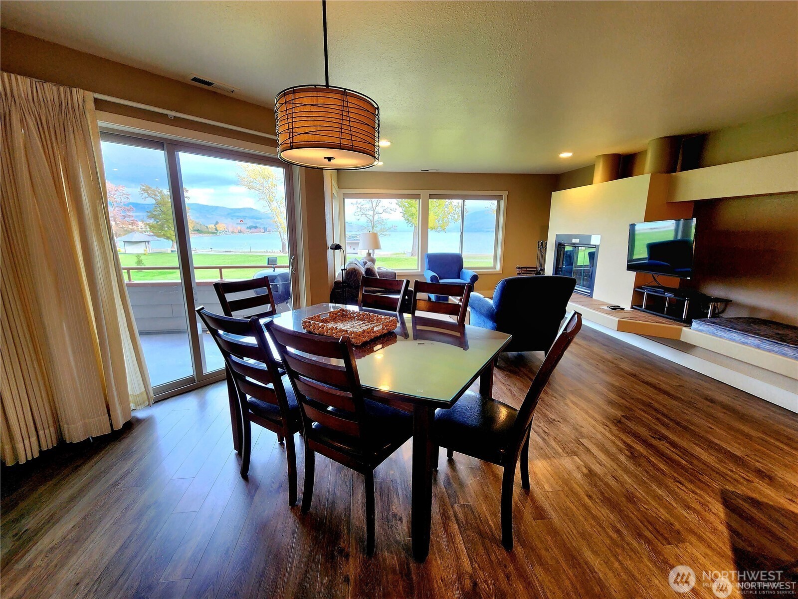 1 Beach 537-G Property Photo 1