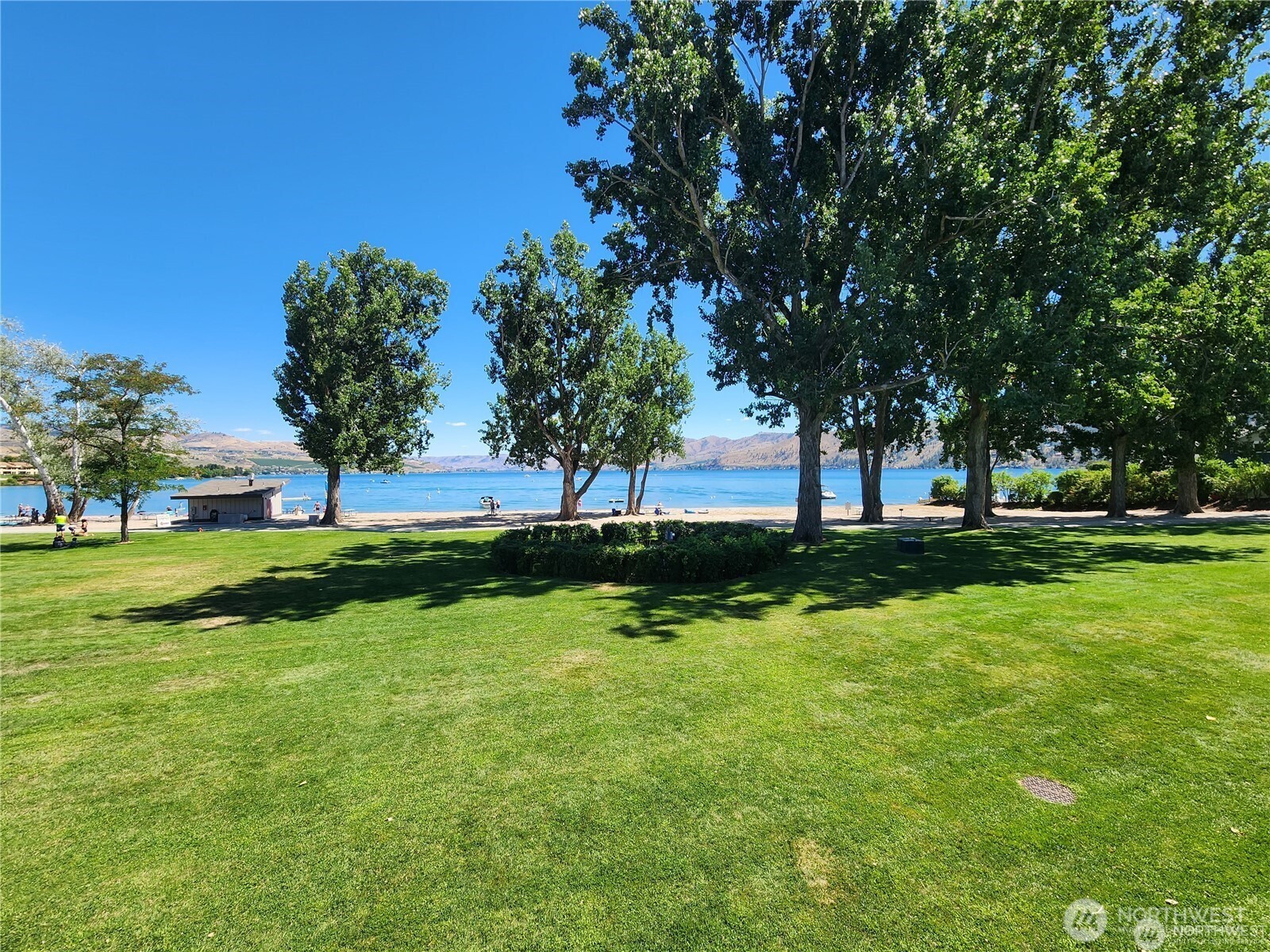 1 Beach 537-g Property Photo 2