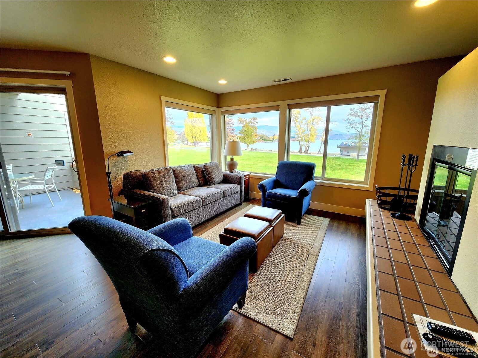 1 Beach 537-g Property Photo 8