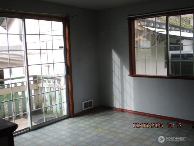 130 W Kinkaid Property Photo 8