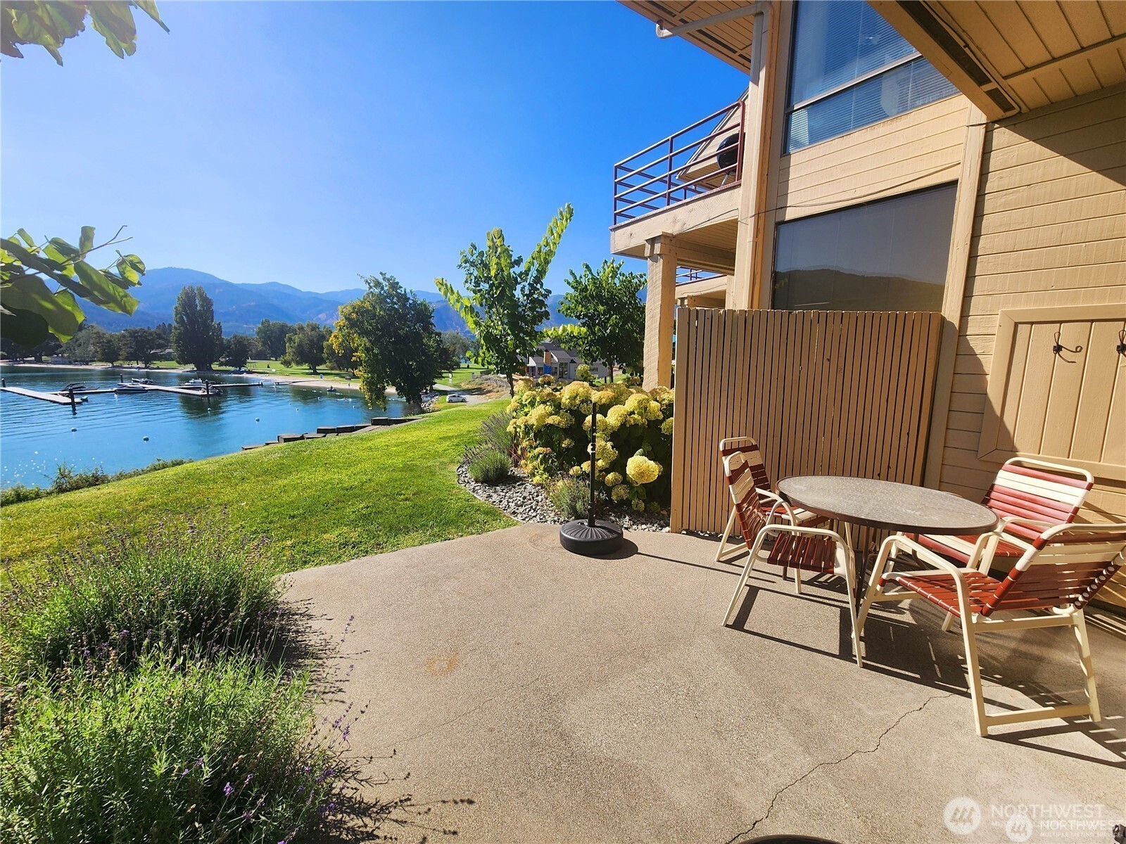 1 Nekquelekin 426-d Property Photo 2