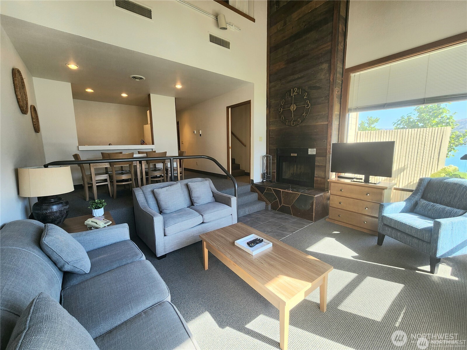 1 Nekquelekin 426-d Property Photo 5