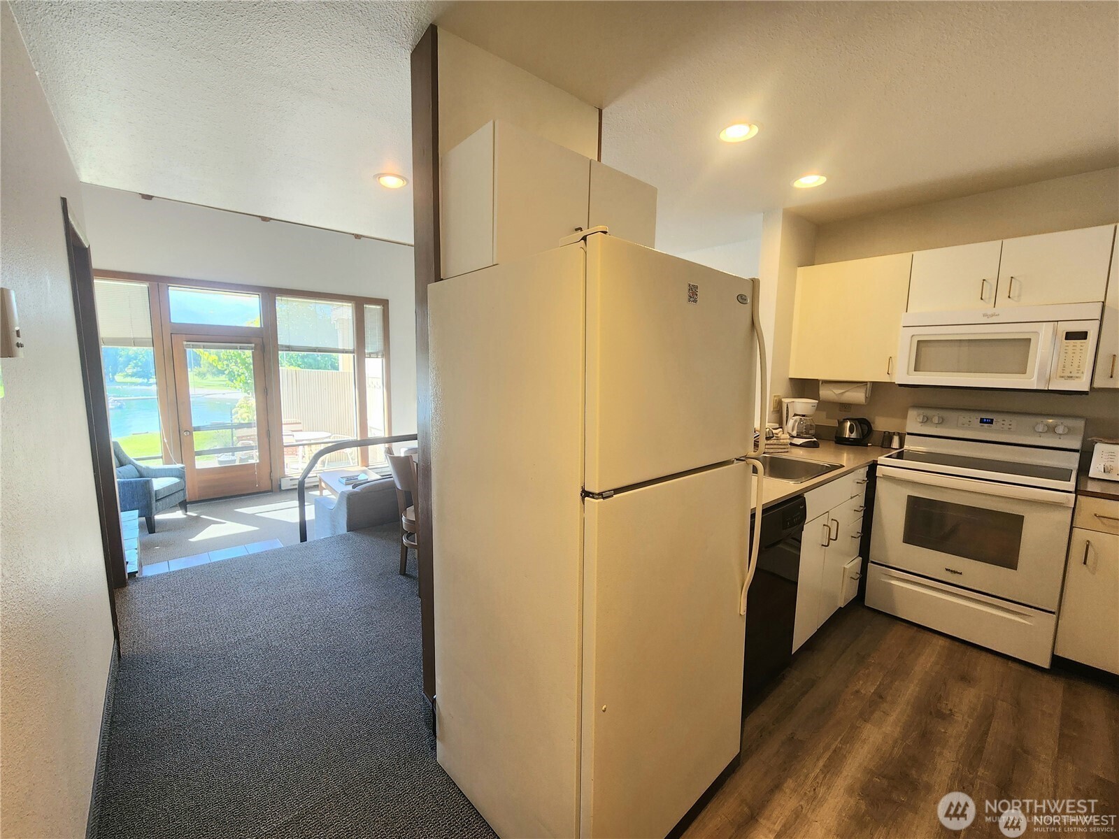 1 Nekquelekin 426-d Property Photo 7