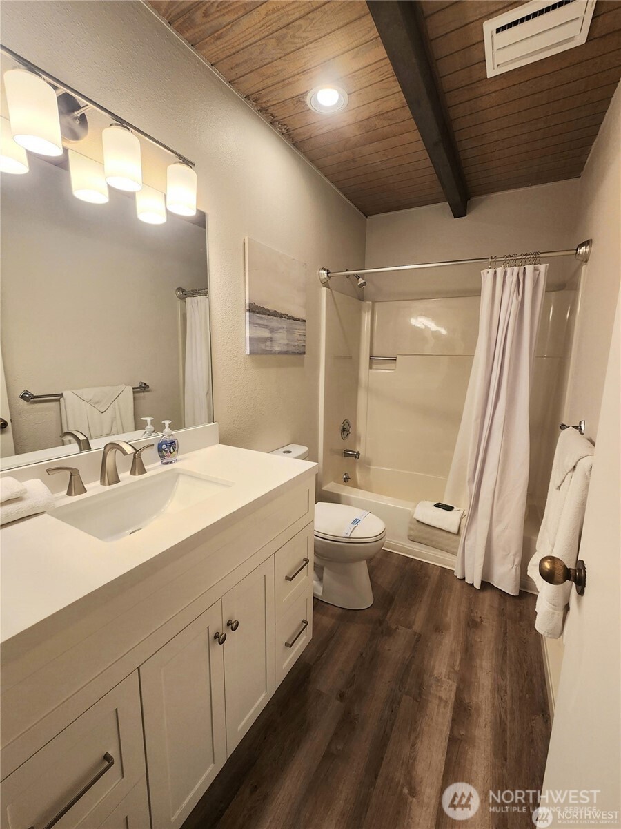 1 Nekquelekin 426-d Property Photo 15