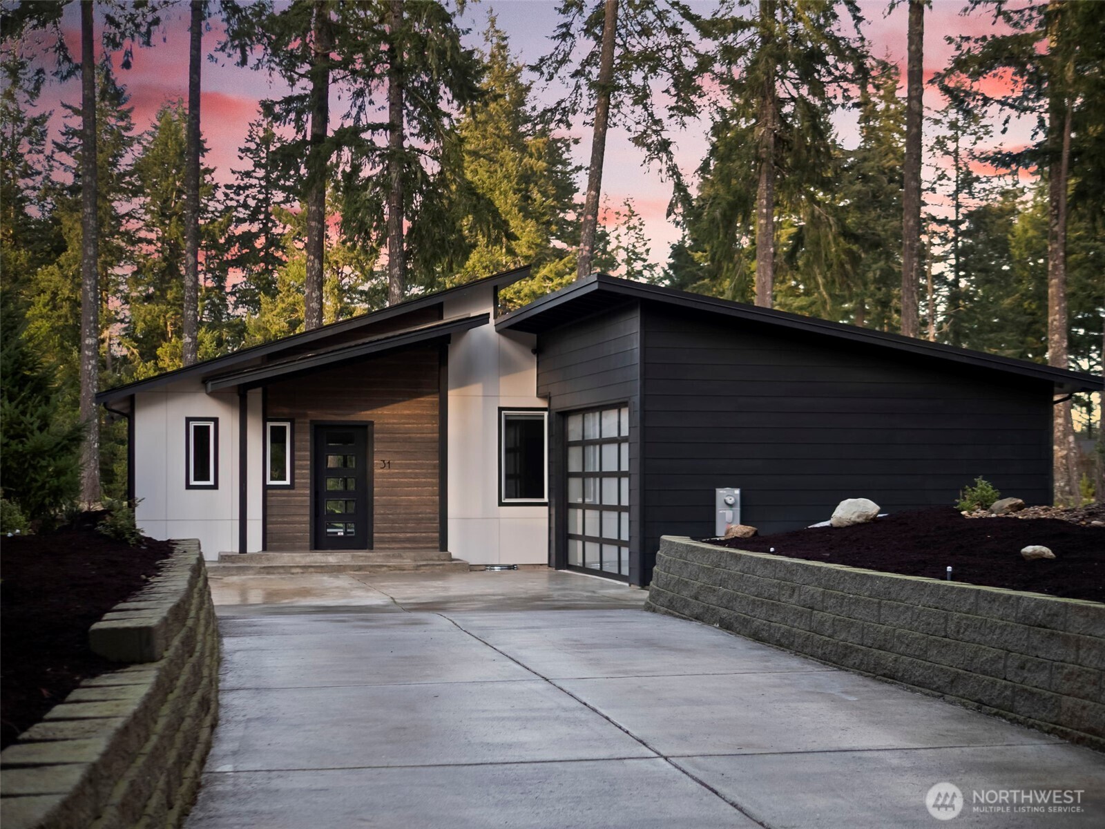 31 E Westwood Lane Property Photo 1