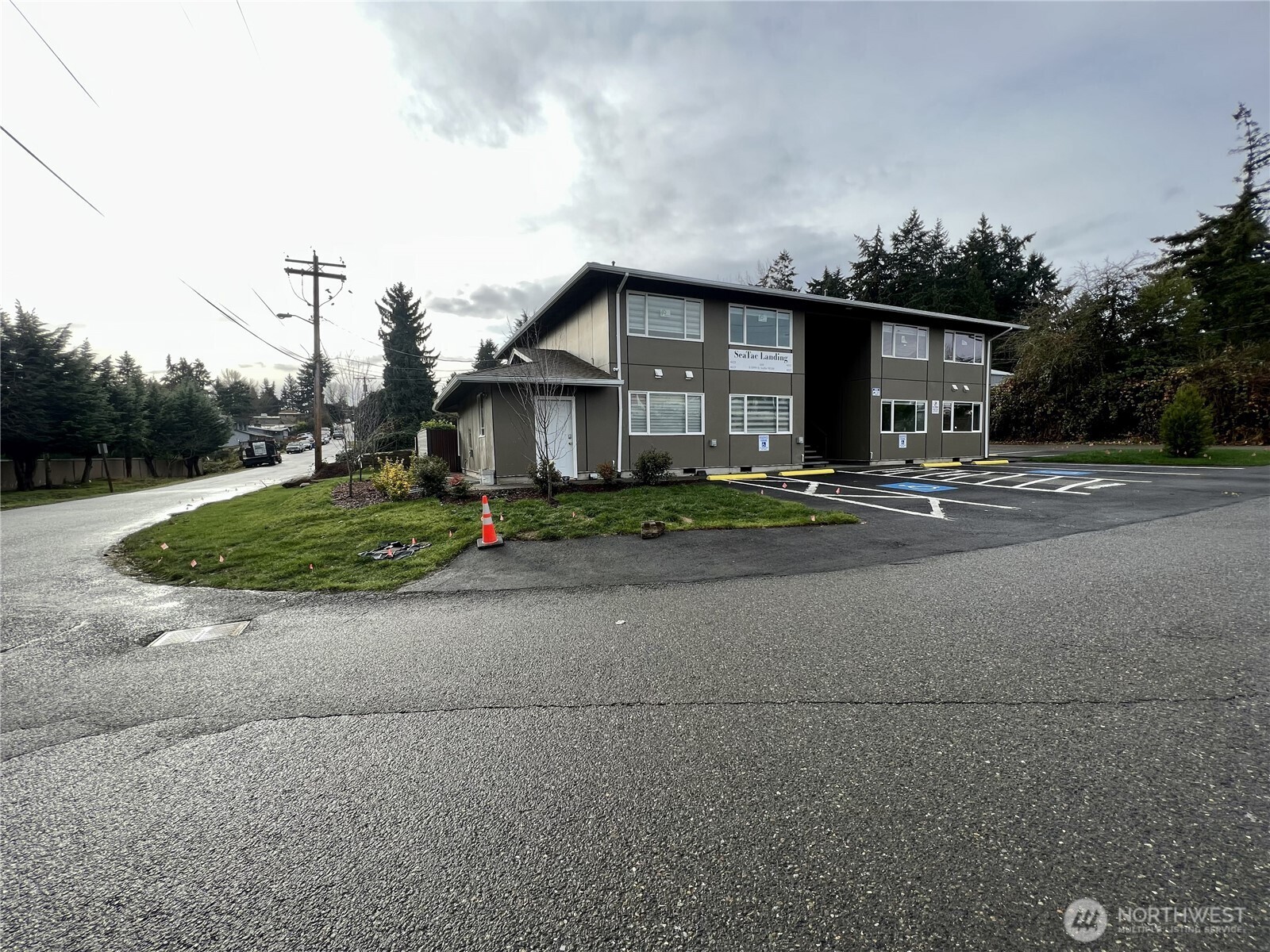 4617 S 189th Street Property Photo 2