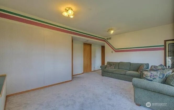 9502 S 200th Street Property Photo 13