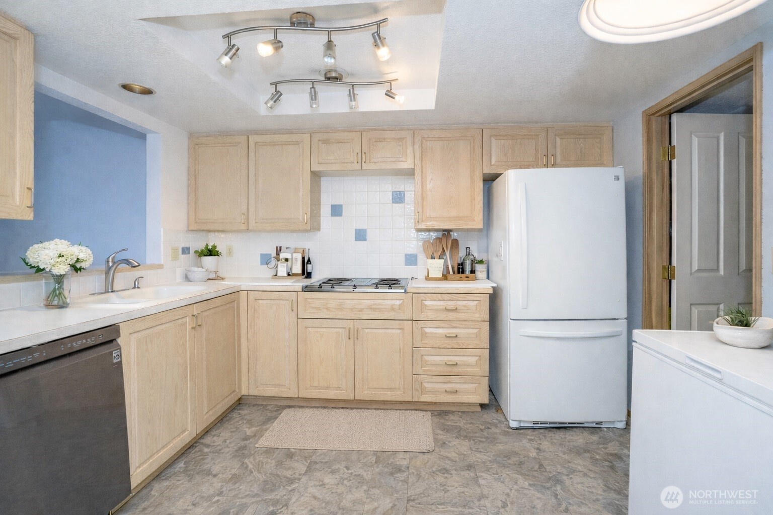 7326 Steilacoom Boulevard D3 Property Photo 8