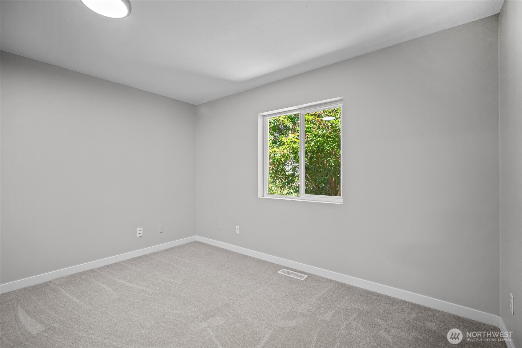 1216 E Clearbrook Drive Property Photo 23