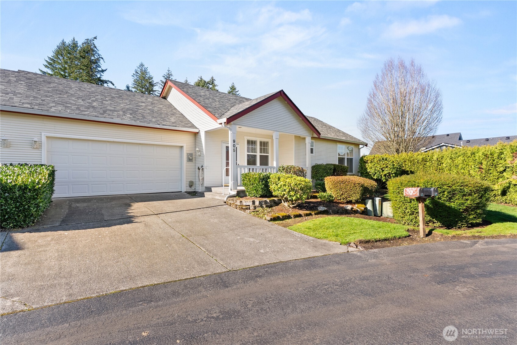 905 Landing Way Property Photo 3