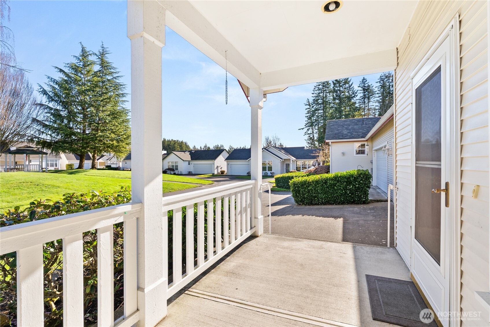 905 Landing Way Property Photo 4