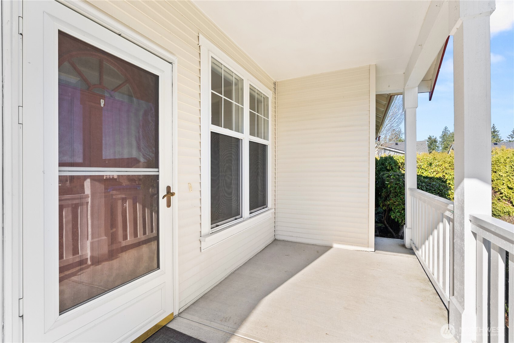 905 Landing Way Property Photo 5