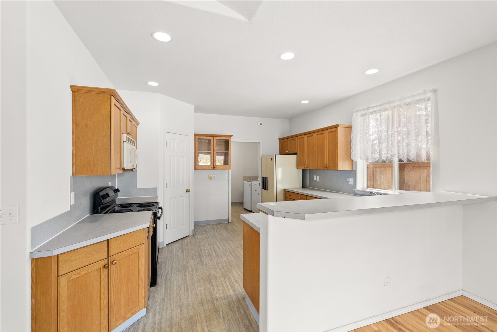 905 Landing Way Property Photo 10