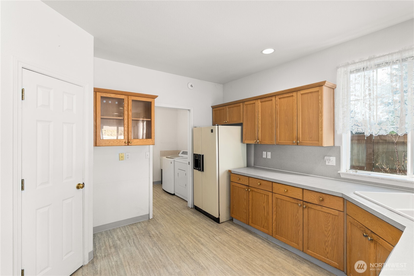 905 Landing Way Property Photo 11
