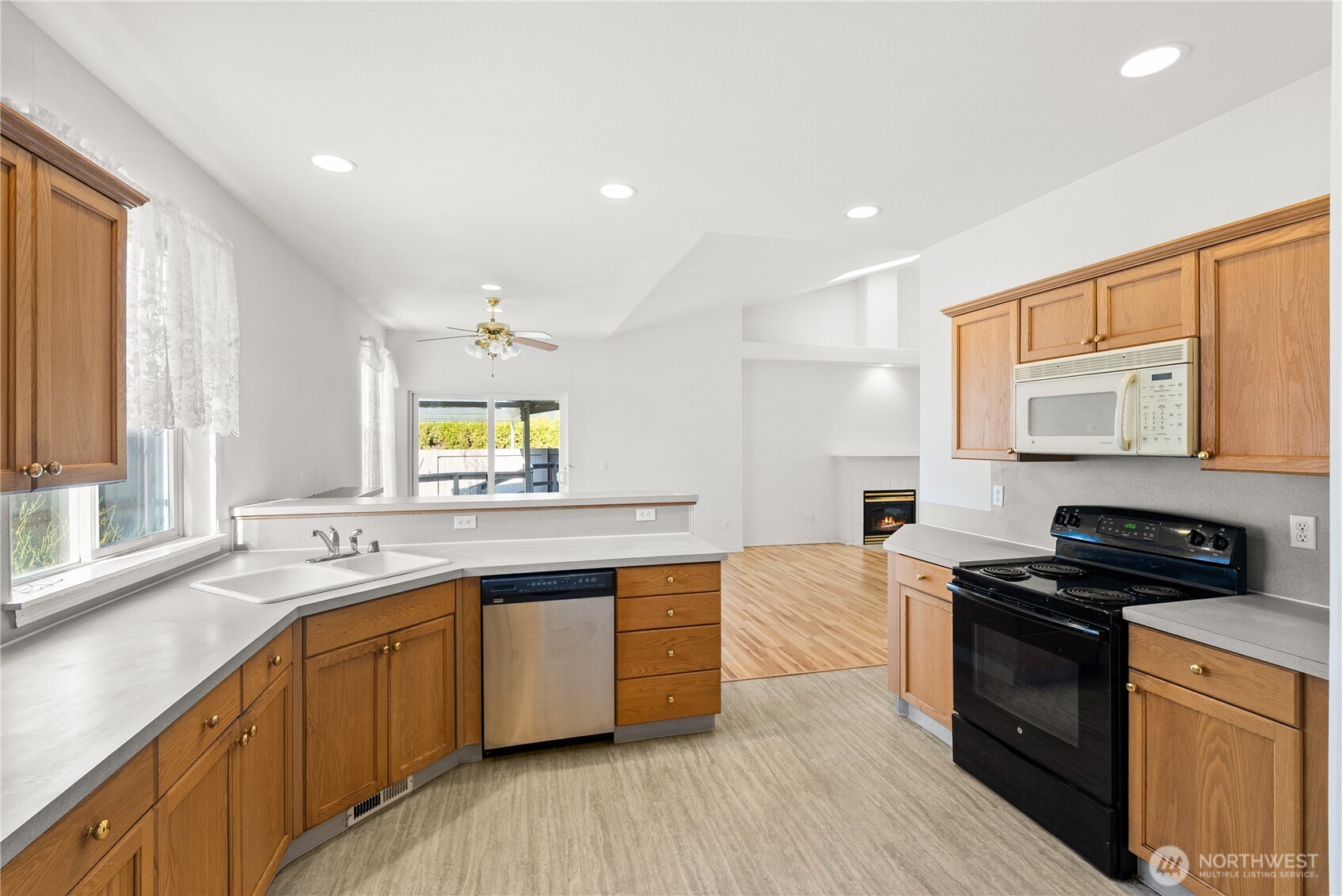 905 Landing Way Property Photo 12